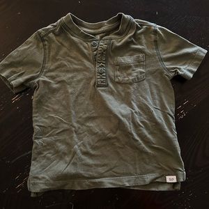 Gap boys 3T short sleeve Henley